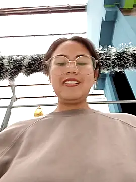 lara moon25 online show from 5, 1, 2025