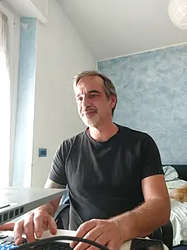 Snapshot of Marcolino183 chatting on 1, 6, 2026 Marcolino183 online show from 1, 6, 2026