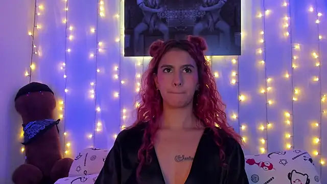 Sophiee Hill online show from 28, 12, 2024