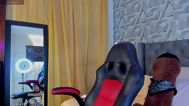 Sophiee Hill online show from 29, 9, 2025