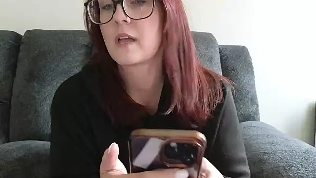 TheBustyHouseWife online show from 4, 12, 2025