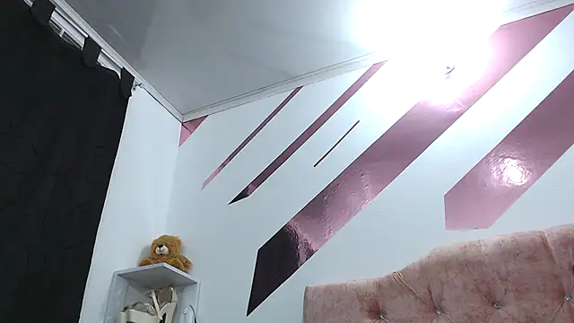 Kitten Hot  online show from 10, 9, 2025