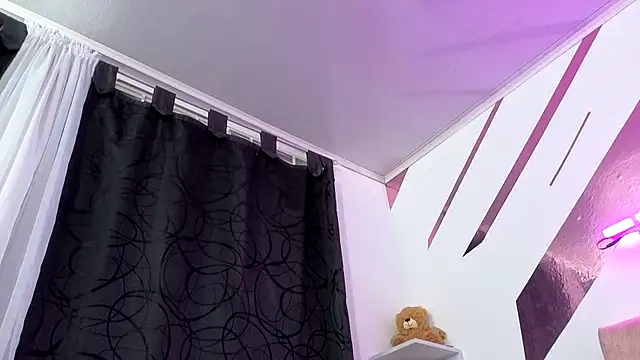 Kitten Hot  online show from 29, 10, 2025