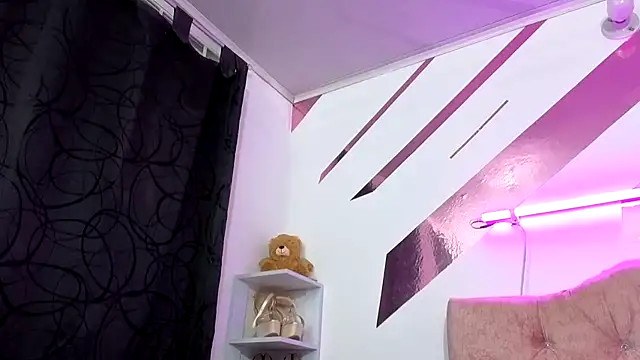 Kitten Hot  online show from 31, 10, 2025