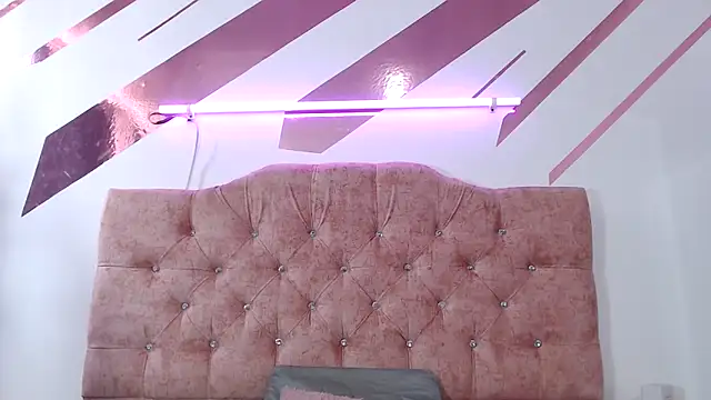 Kitten Hot  online show from 8, 2, 2026