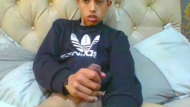 Snapshot of danuel23 chatting on 18, 12, 2025 danuel23 online show from 18, 12, 2025