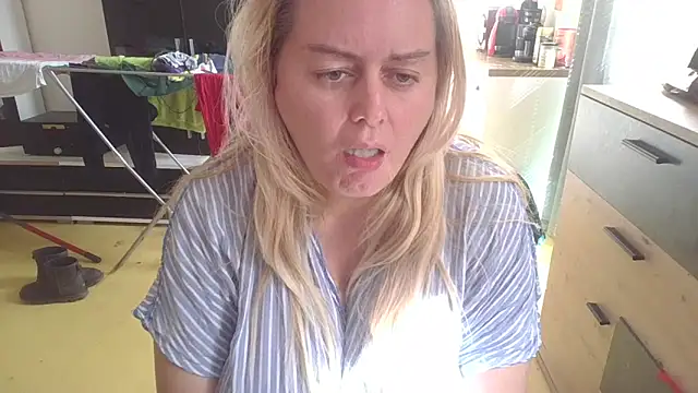 Meliss Official9 online show from 22, 3, 2025