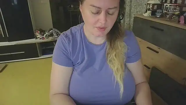 Snapshot of Meliss_Official9 chatting on 7, 5, 2026 Meliss Official9 online show from 7, 5, 2026
