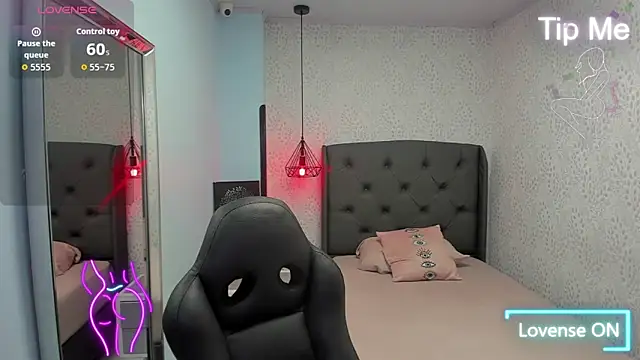 Snapshot of MAGNOLEROY chatting on 8, 10, 2025 MAGNOLEROY online show from 8, 10, 2025