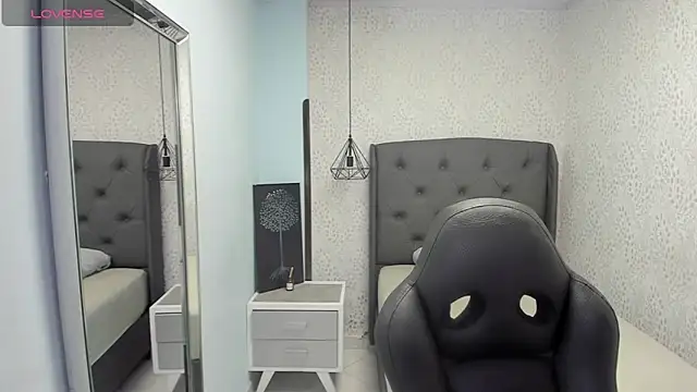 Snapshot of MAGNOLEROY chatting on 27, 11, 2025 MAGNOLEROY online show from 27, 11, 2025