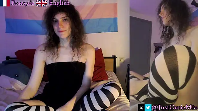 Snapshot of JustCutieMia chatting on 7, 11, 2025 JustCutieMia online show from 7, 11, 2025