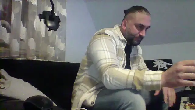 Snapshot of NewyorkDimi chatting on 23, 12, 2025 NewyorkDimi online show from 23, 12, 2025