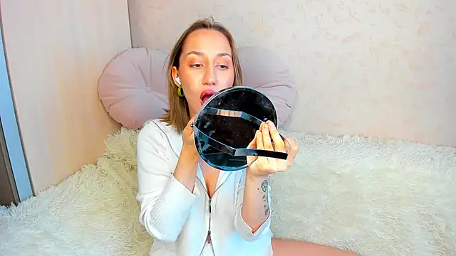 MelodyOfLovee online show from 14, 9, 2025