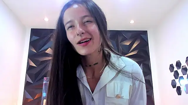 Snapshot of valentinasu1 chatting on 9, 10, 2025 valentinasu1 online show from 9, 10, 2025