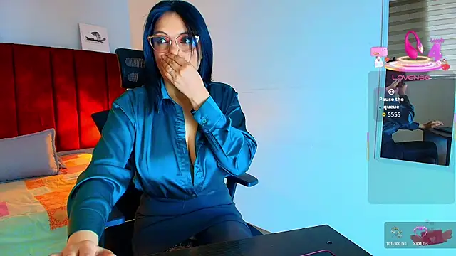 Snapshot of Zuzana21 chatting on 28, 10, 2025 Zuzana21 online show from 28, 10, 2025