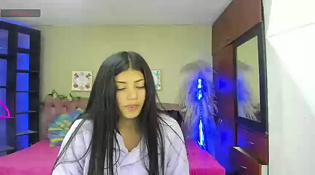 Lia Keen online show from 6, 3, 2025