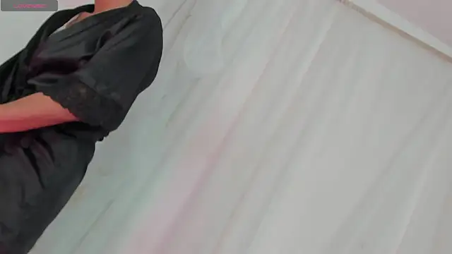 Snapshot of Itsme_Daniela chatting on 17, 11, 2025 Itsme Daniela online show from 17, 11, 2025