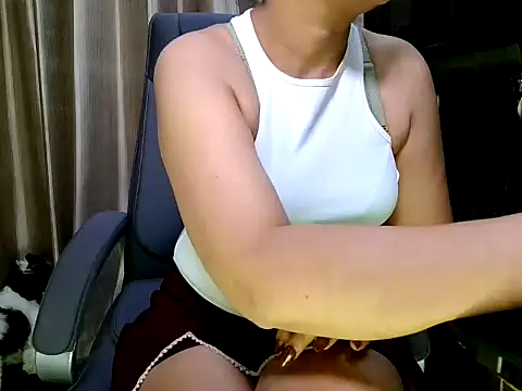 fabdemira online show from 4, 10, 2025