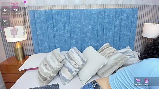 pretty sunlight  online show from 7, 11, 2025