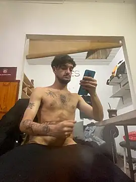 Snapshot of Tomito14 chatting on 22, 10, 2025 Tomito14 online show from 22, 10, 2025