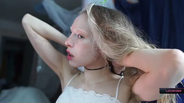 Snapshot of _Phantom_thread_ chatting on 4, 3, 2026 Phantom thread online show from 4, 3, 2026