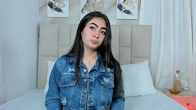 Jaslyn  Smith online show from 31, 12, 2024