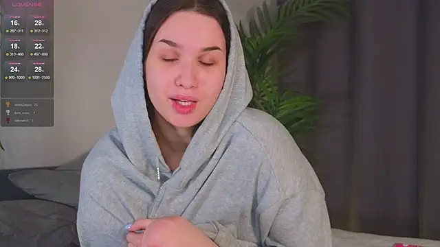 Snapshot of Roxie_Mils chatting on 18, 12, 2024 Roxie Mils online show from 18, 12, 2024