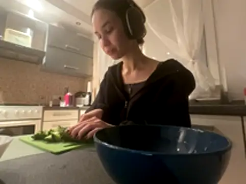 Snapshot of Roxie_Mils chatting on 27, 10, 2025 Roxie Mils online show from 27, 10, 2025