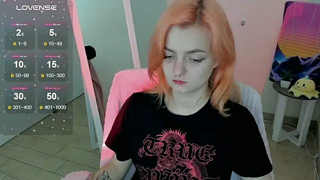 Snapshot of Fire_Bestie chatting on 12, 10, 2025 Fire Bestie online show from 12, 10, 2025