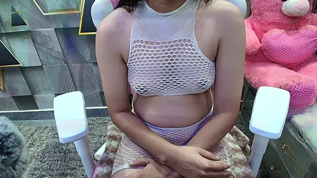 Snapshot of YourKusu chatting on 9, 10, 2025 YourKusu online show from 9, 10, 2025