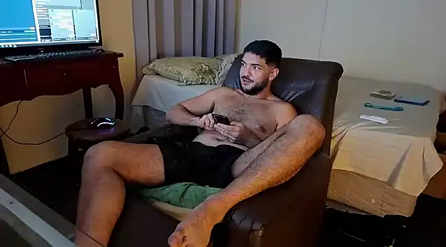 Snapshot of LUH133 chatting on 18, 12, 2024 LUH133 online show from 18, 12, 2024