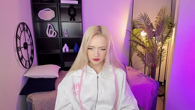 Snapshot of EmilyAir chatting on 19, 11, 2025 EmilyAir online show from 19, 11, 2025