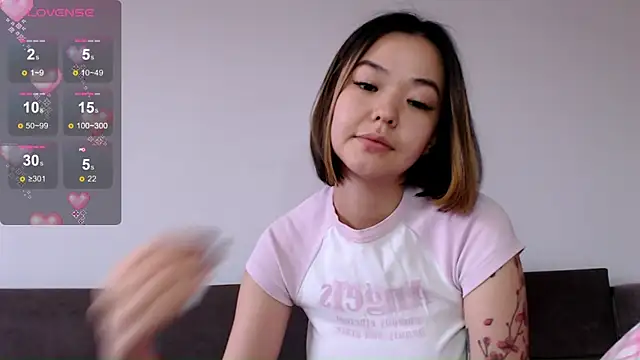 Snapshot of osaka_nia chatting on 10, 9, 2025 osaka nia online show from 10, 9, 2025
