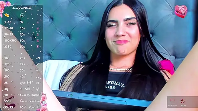 Snapshot of IsaValencia chatting on 5, 1, 2025 IsaValencia online show from 5, 1, 2025