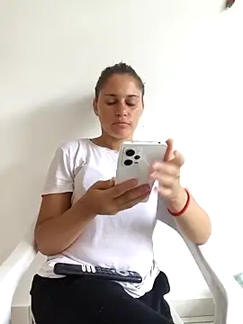 Scarlett-Leh online show from 2, 12, 2025