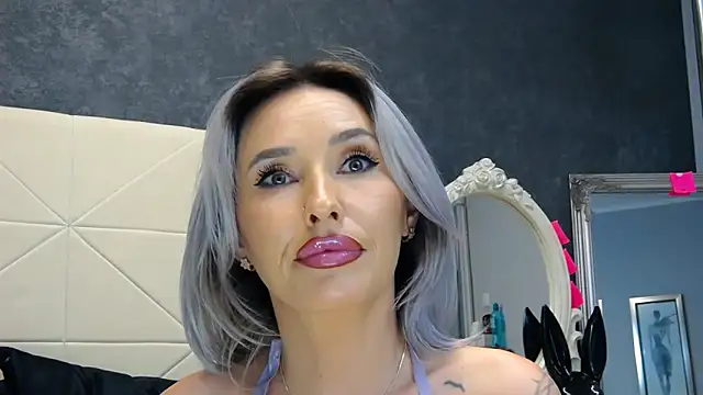 IssaSmith online show from 25, 1, 2025