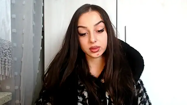 courtneyPerfect online show from 11, 4, 2026