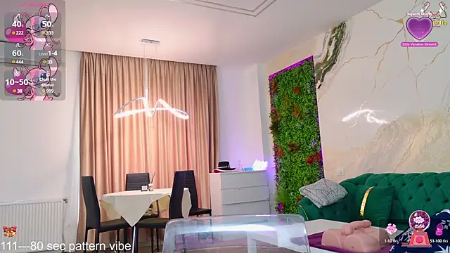 Snapshot of emily_bloom chatting on 4, 2, 2025 emily bloom online show from 4, 2, 2025