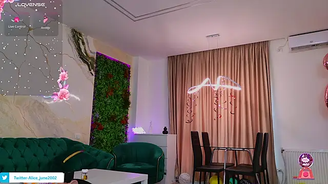 Snapshot of emily_bloom chatting on 21, 3, 2025 emily bloom online show from 21, 3, 2025