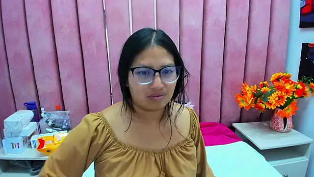 Miaa Smiith  online show from 14, 11, 2025