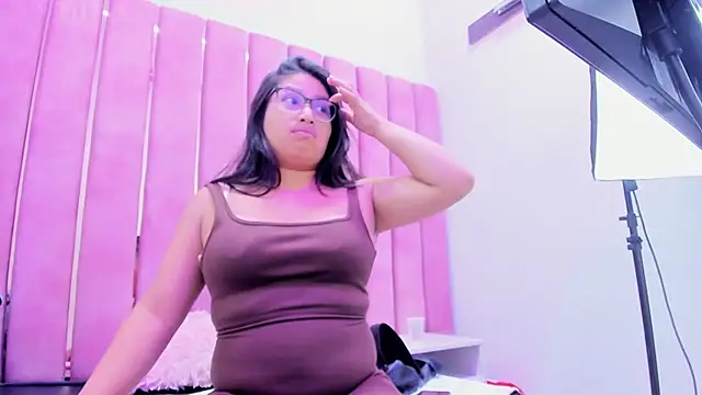 Miaa Smiith  online show from 16, 1, 2026