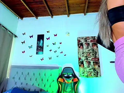 Snapshot of Ambarhilton chatting on 4, 12, 2025 Ambarhilton online show from 4, 12, 2025