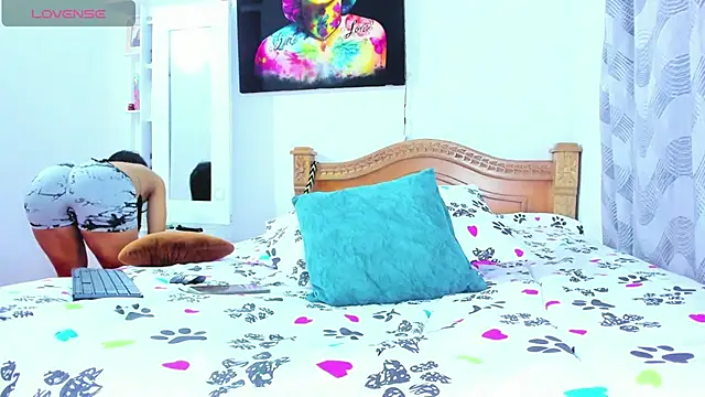 Emmy cole  online show from 14, 3, 2025