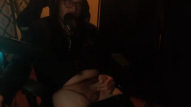 chicostick413 online show from 13, 4, 2026