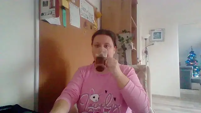 Snapshot of ReifeVenna chatting on 12, 12, 2024 ReifeVenna online show from 12, 12, 2024