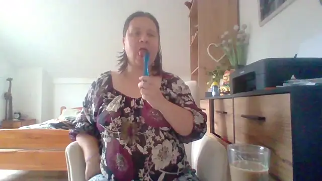 Snapshot of ReifeVenna chatting on 11, 9, 2025 ReifeVenna online show from 11, 9, 2025