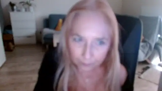 sofia xkiss online show from 10, 1, 2025