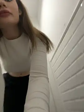 justmila online show from 4, 1, 2025