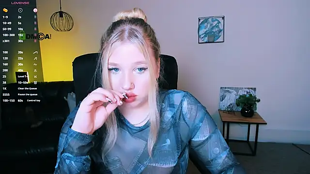 juli kisss online show from 29, 12, 2024