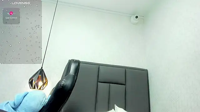 MAILYLOVE1 online show from 4, 2, 2025